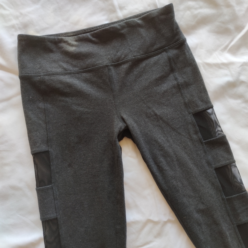 Mesh panel workout leggings